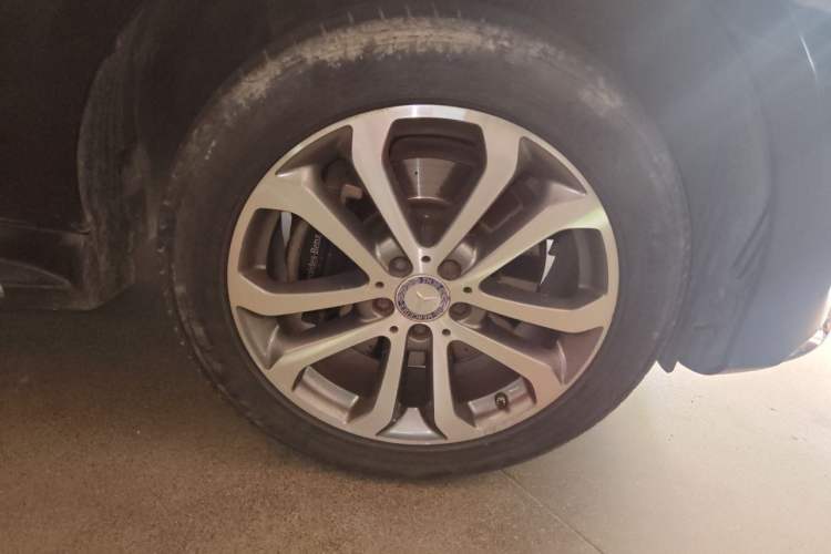 Used Mercedes-Benz GLE 2016 GLE 320 4MATIC Dynamic Edition Right Front Wheel Hub