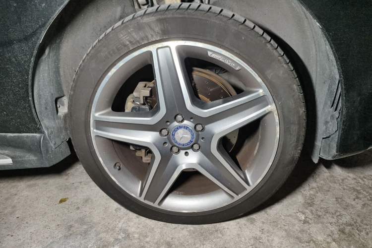 Used Mercedes-Benz GLE 2016 GLE 400 4MATIC Right Front Wheel Hub