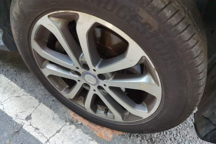 Used Mercedes-Benz GLE 2016 GLE 320 4MATIC Luxury Model Right Front Wheel Hub