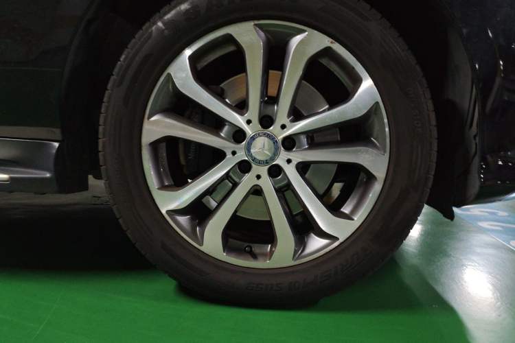 Used Mercedes-Benz GLE 2016 GLE 320 4MATIC Luxury Model Right Front Wheel Hub