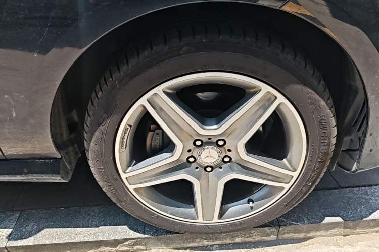 Used Mercedes-Benz GLE 2016 GLE 400 4MATIC Right Front Wheel Hub