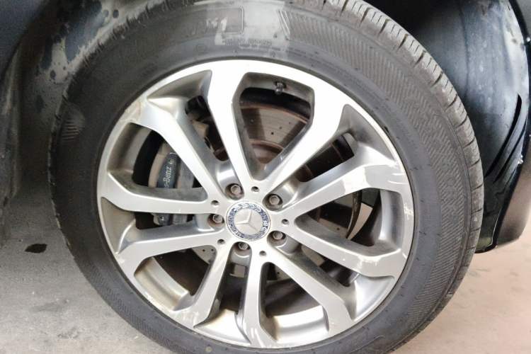 Used Mercedes-Benz GLE 2016 GLE 320 4MATIC Dynamic Edition Right Front Wheel Hub