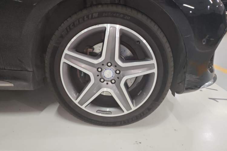 Used Mercedes-Benz GLE 2016 GLE 400 4MATIC Right Front Wheel Hub