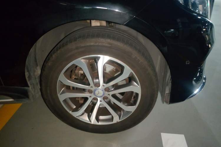 Used Mercedes-Benz GLE 2016 GLE 320 4MATIC Dynamic Edition Right Front Wheel Hub