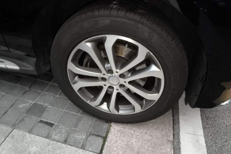 Used Mercedes-Benz GLE 2016 GLE 320 4MATIC Dynamic Edition Right Front Wheel Hub