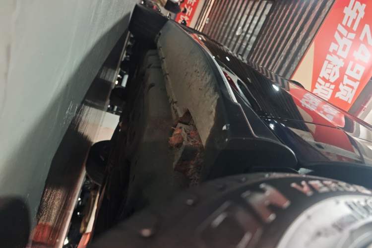 Used Mercedes-Benz GLE 2016 GLE 450 AMG 4MATIC Right Side Sill