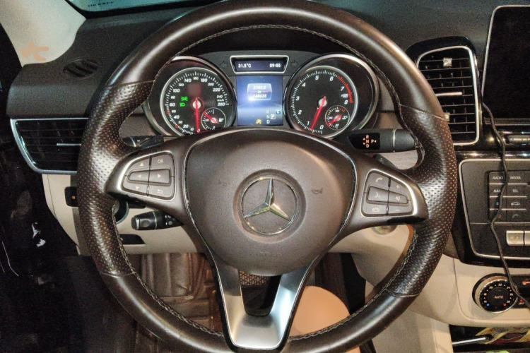 Used Mercedes-Benz GLE 2016 GLE 320 4MATIC Luxury Model Steering Wheel