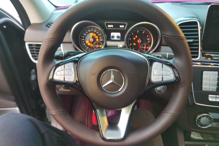Used Mercedes-Benz GLE 2016 GLE 320 4MATIC Luxury Model Steering Wheel