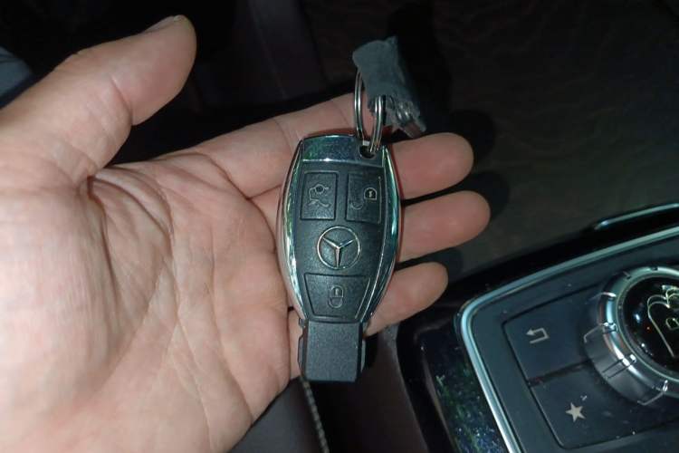 Used Mercedes-Benz GLE  Vehicle Key