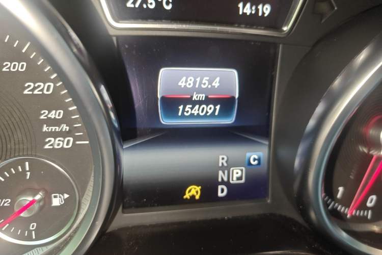 Used Mercedes-Benz GLE 2016 GLE 400 4MATIC Odometer Close Up