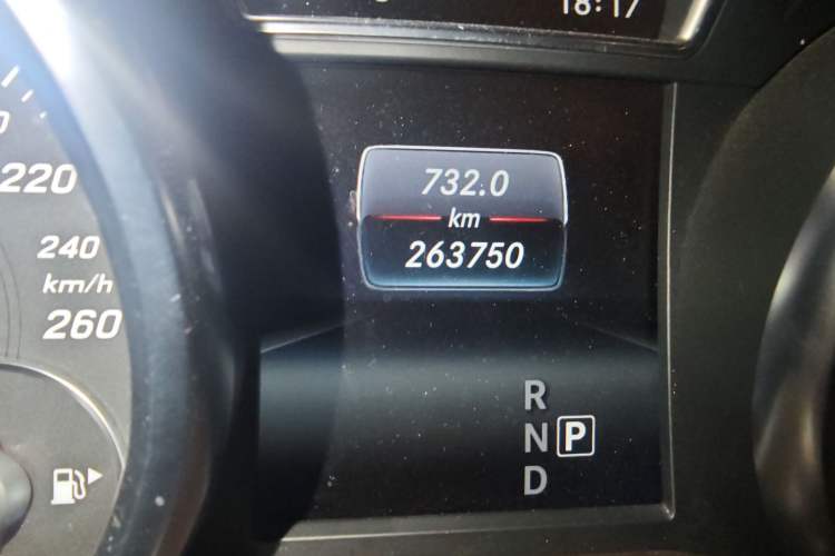Used Mercedes-Benz GLE 2016 GLE 320 4MATIC Dynamic Edition Odometer Close Up