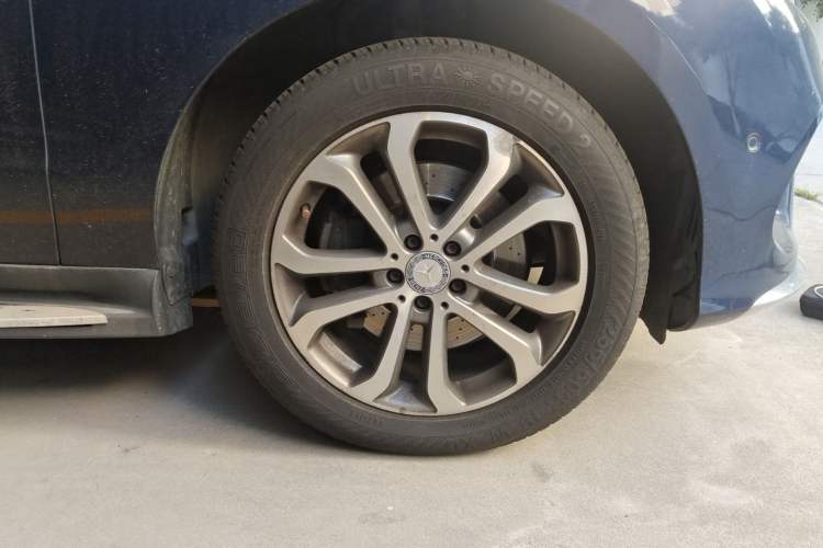 Used Mercedes-Benz GLE 2016 GLE 300 d 4MATIC Right Front Wheel Hub