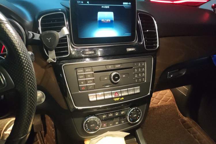 Used Mercedes-Benz GLE 2016 GLE 320 4MATIC Dynamic Edition Audio And AC Panel