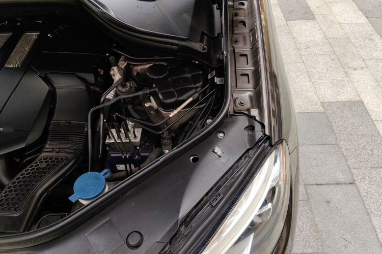 Used Mercedes-Benz GLE  Engine Bay Left