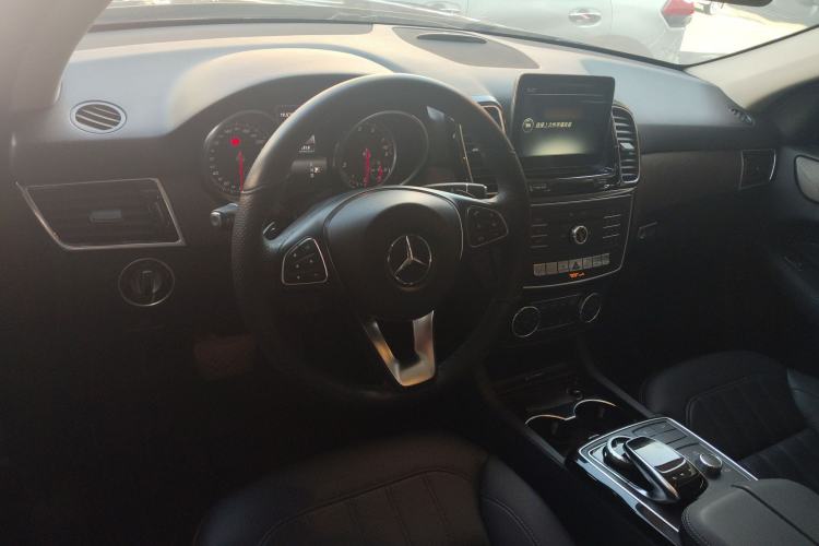Used Mercedes-Benz GLE 2016 GLE 320 4MATIC Luxury Model Interior 2