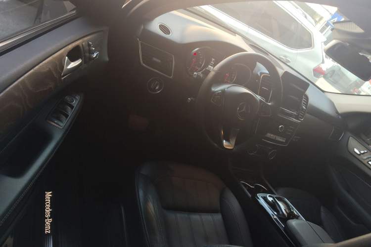 Used Mercedes-Benz GLE 2016 GLE 320 4MATIC Luxury Model Interior 3