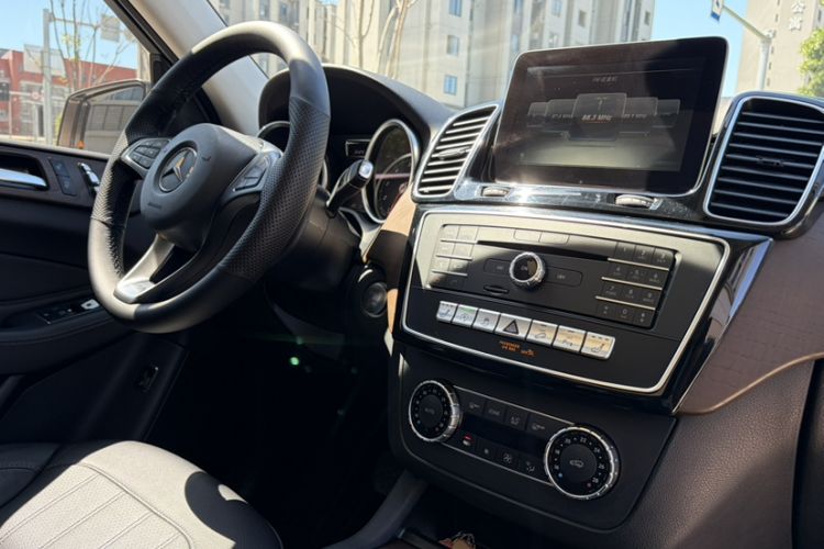 Used Mercedes-Benz GLE 2016 GLE 320 4MATIC Dynamic Edition Interior 9
