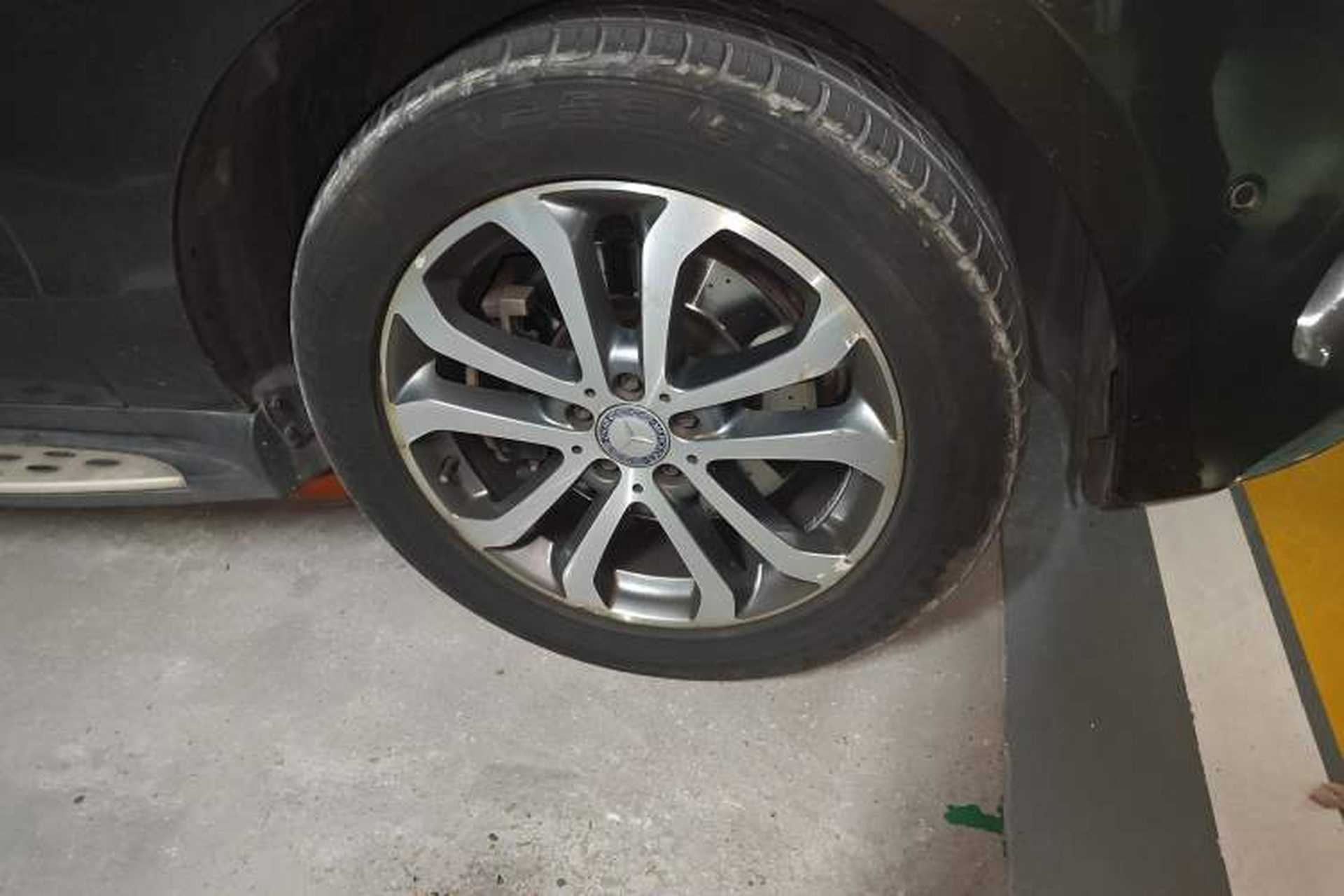 Used Mercedes-Benz GLE 2016 GLE 320 4MATIC Dynamic Edition Right Front Wheel Hub