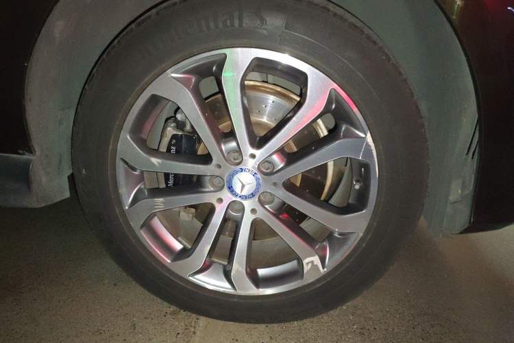 Used Mercedes-Benz GLE 2016 GLE 320 4MATIC Dynamic Edition Right Front Wheel Hub