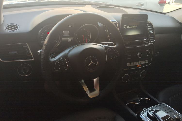Used Mercedes-Benz GLE 2016 GLE 320 4MATIC Luxury Model Steering Wheel