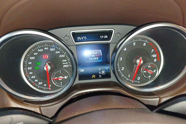 Used Mercedes-Benz GLE 2016 GLE 400 4MATIC Odometer Close Up