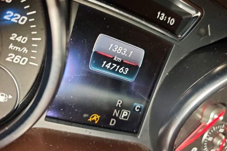 Used Mercedes-Benz GLE 2016 GLE 300 d 4MATIC Odometer Close Up