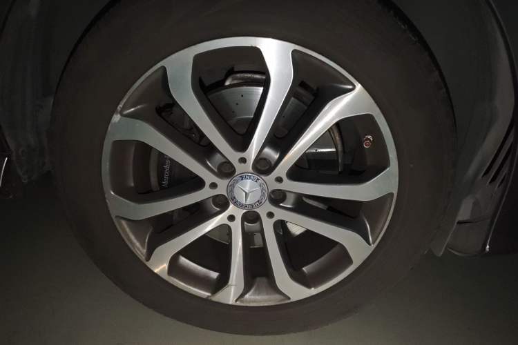 Used Mercedes-Benz GLE 2016 GLE 300 d 4MATIC Right Front Wheel Hub