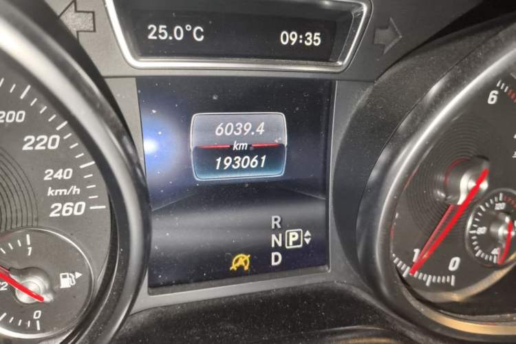 Used Mercedes-Benz GLE 2016 GLE 400 4MATIC Odometer Close Up