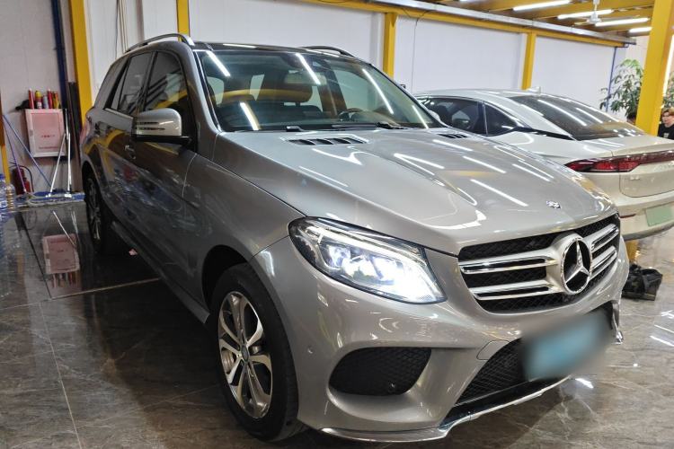 Used Mercedes-Benz GLE 2016 GLE 350 d 4MATIC Front Right 45 Deg