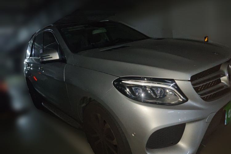 Used Mercedes-Benz GLE 2016 GLE 320 4MATIC Luxury Model Front Right 45 Deg