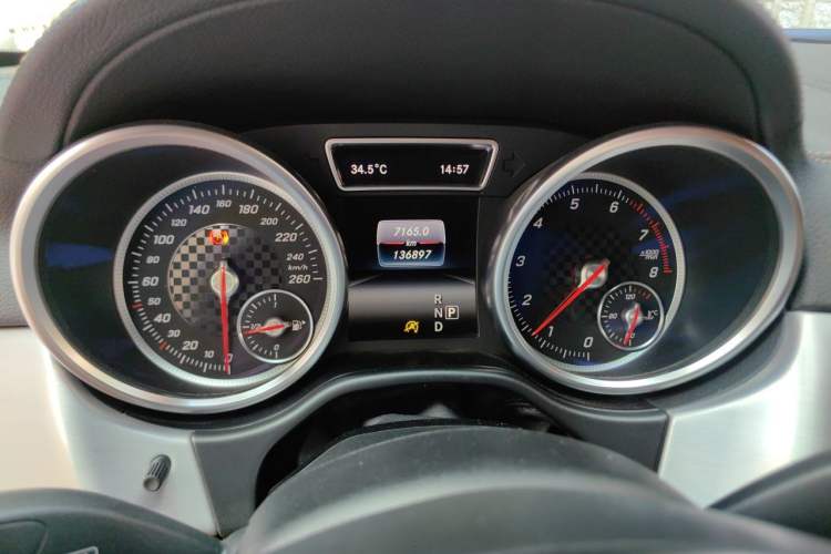 Used Mercedes-Benz GLE 2016 GLE 450 AMG 4MATIC Odometer Close Up