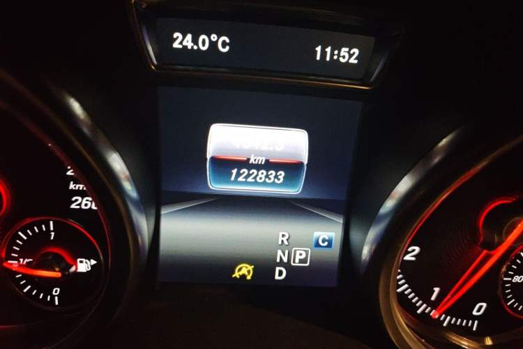 Used Mercedes-Benz GLE 2016 GLE 320 4MATIC Luxury Model Odometer Close Up