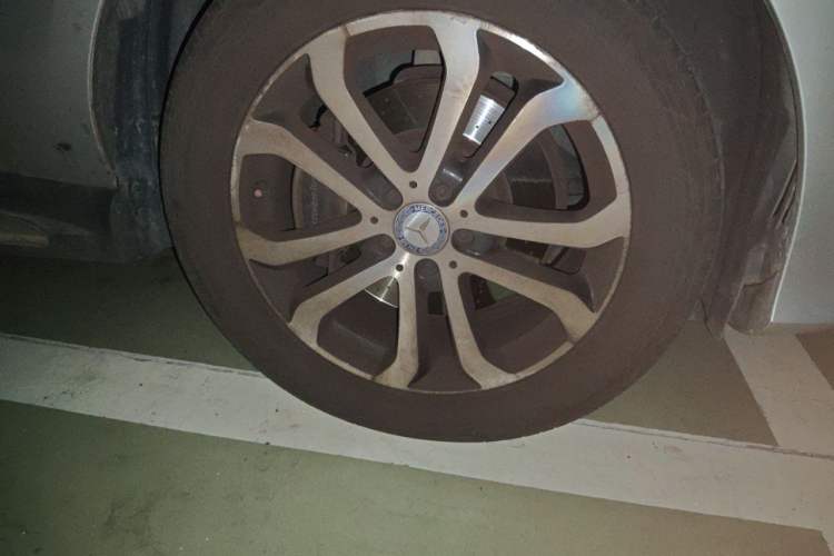 Used Mercedes-Benz GLE 2016 GLE 320 4MATIC Luxury Model Right Front Wheel Hub