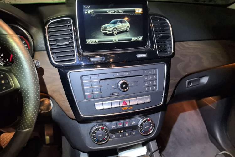 Used Mercedes-Benz GLE 2016 GLE 320 4MATIC Dynamic Edition Audio And AC Panel