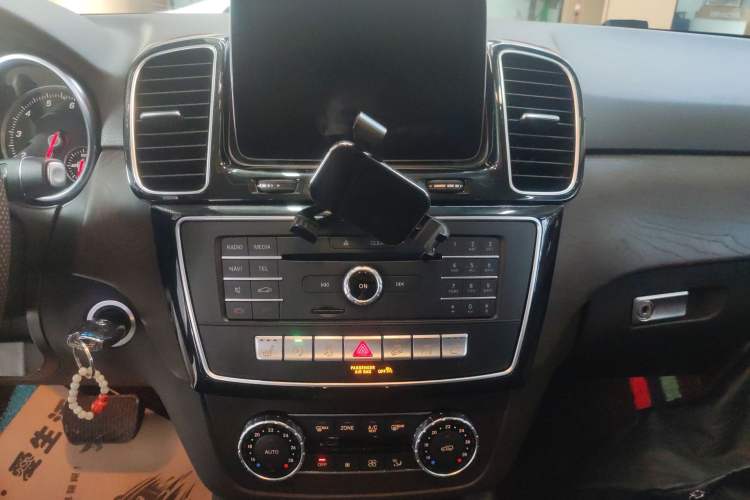 Used Mercedes-Benz GLE 2016 GLE 320 4MATIC Dynamic Edition Audio And AC Panel