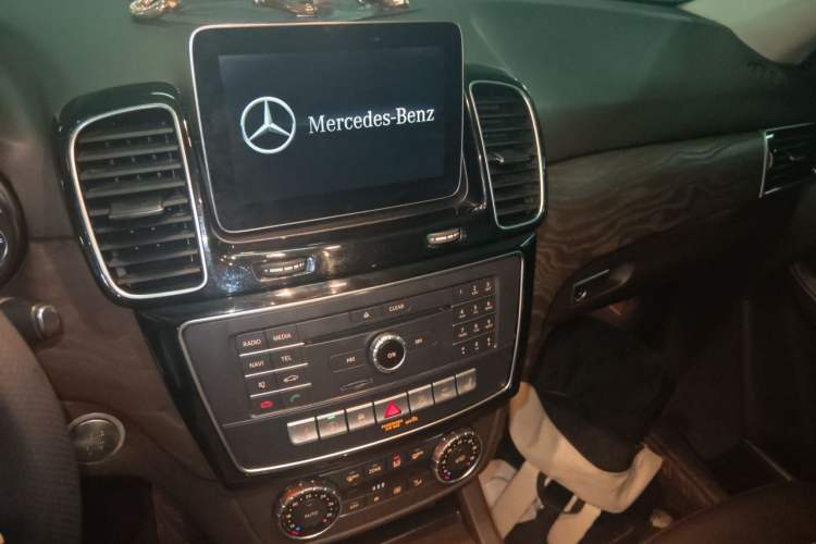 Used Mercedes-Benz GLE 2016 GLE 320 4MATIC Dynamic Edition Audio And AC Panel