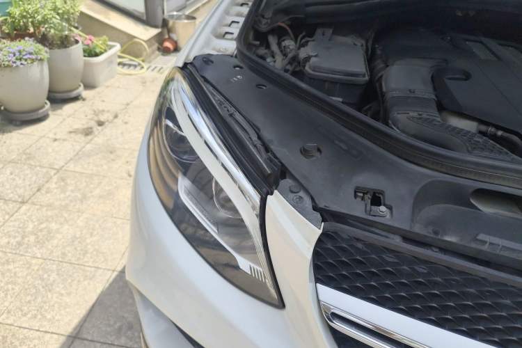 Used Mercedes-Benz GLE 2016 GLE 320 4MATIC Luxury Model Engine Bay Right