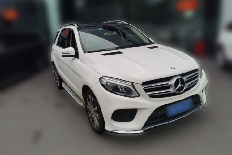 Used Mercedes-Benz GLE 2016 GLE 320 4MATIC Luxury Model Front Right 45 Deg