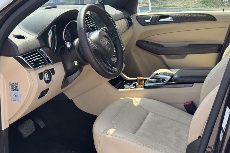 Used Mercedes-Benz GLE 2016 GLE 320 4MATIC Luxury Model Interior 1