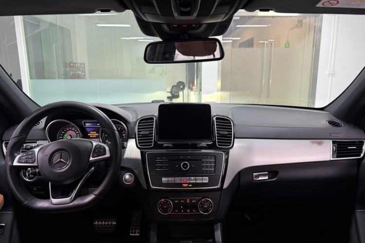 Used Mercedes-Benz GLE 2016 GLE 450 AMG 4MATIC Interior 3