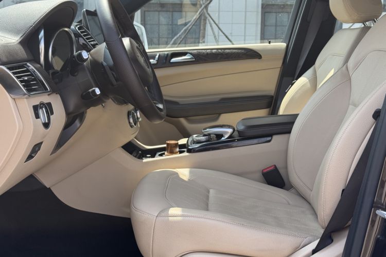 Used Mercedes-Benz GLE 2016 GLE 320 4MATIC Luxury Model Interior 3