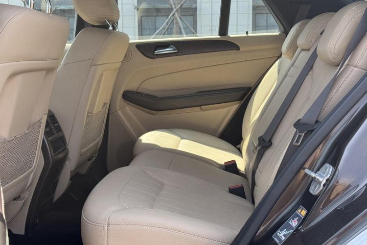 Used Mercedes-Benz GLE 2016 GLE 320 4MATIC Luxury Model Interior 4