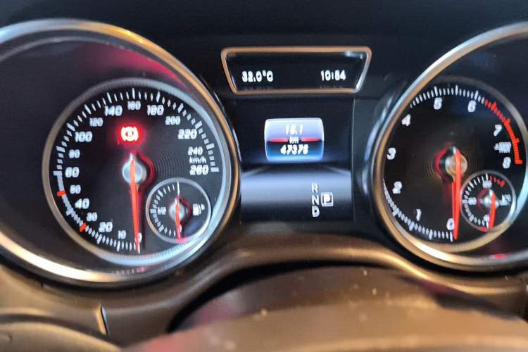Used Mercedes-Benz GLE  Odometer Close Up