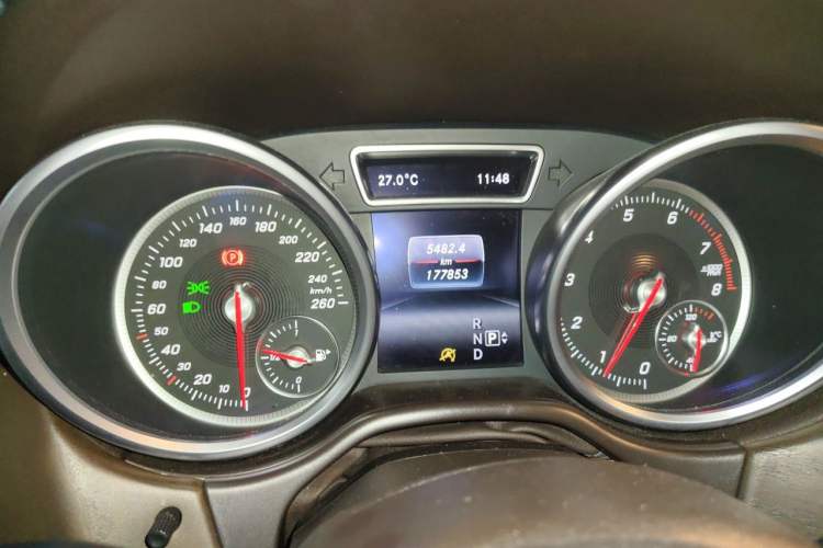 Used Mercedes-Benz GLE 2016 GLE 320 4MATIC Dynamic Edition Odometer Close Up