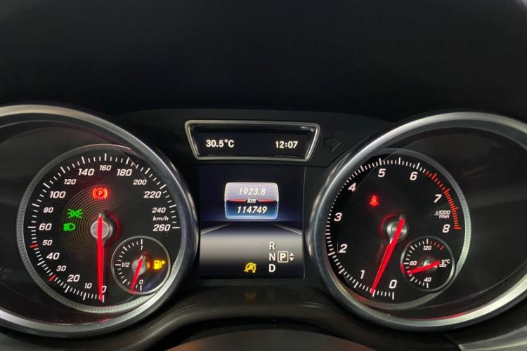 Used Mercedes-Benz GLE 2016 GLE 320 4MATIC Dynamic Edition Odometer Close Up