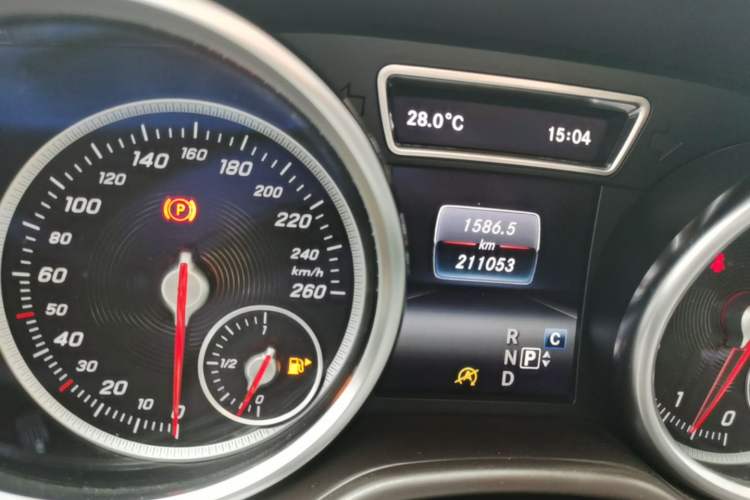 Used Mercedes-Benz GLE 2016 GLE 320 4MATIC Luxury Model Odometer Close Up