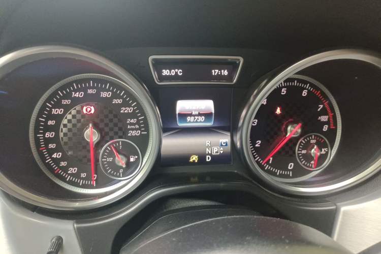 Used Mercedes-Benz GLE 2016 GLE 450 AMG 4MATIC Odometer Close Up