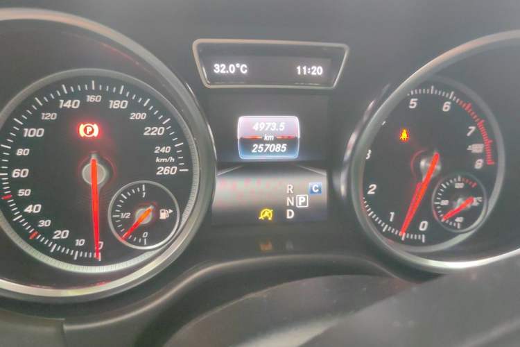 Used Mercedes-Benz GLE 2016 GLE 320 4MATIC Dynamic Edition Odometer Close Up