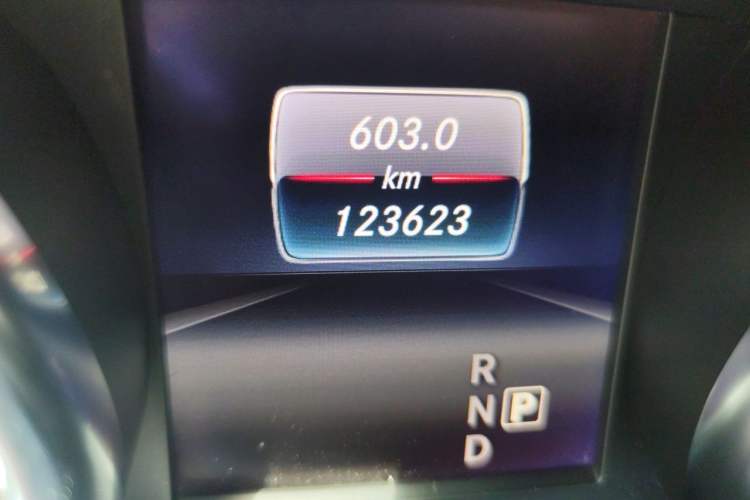 Used Mercedes-Benz GLE 2016 GLE 320 4MATIC Luxury Model Odometer Close Up