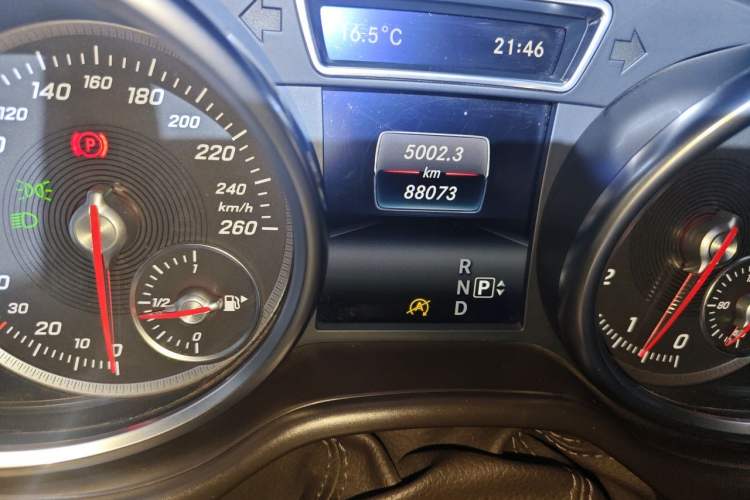 Used Mercedes-Benz GLE 2016 GLE 400 4MATIC Odometer Close Up